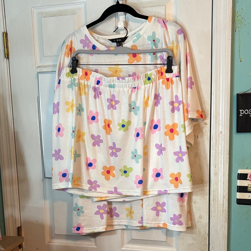 J.NNA Floral Print Top and Short Set Size 2X